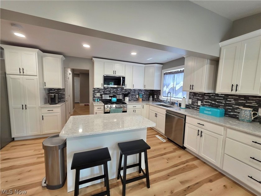 Completely Remodeled Down to the Studs - North End Parkersburg - photo 6
