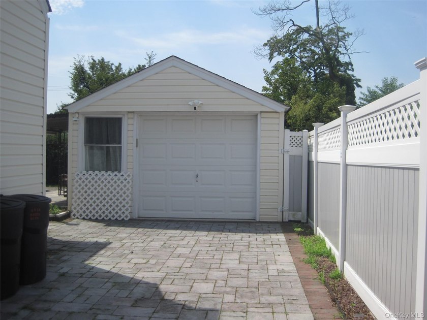 House Has *Good Bones* But Needs A Little Love. Attributes - photo 4