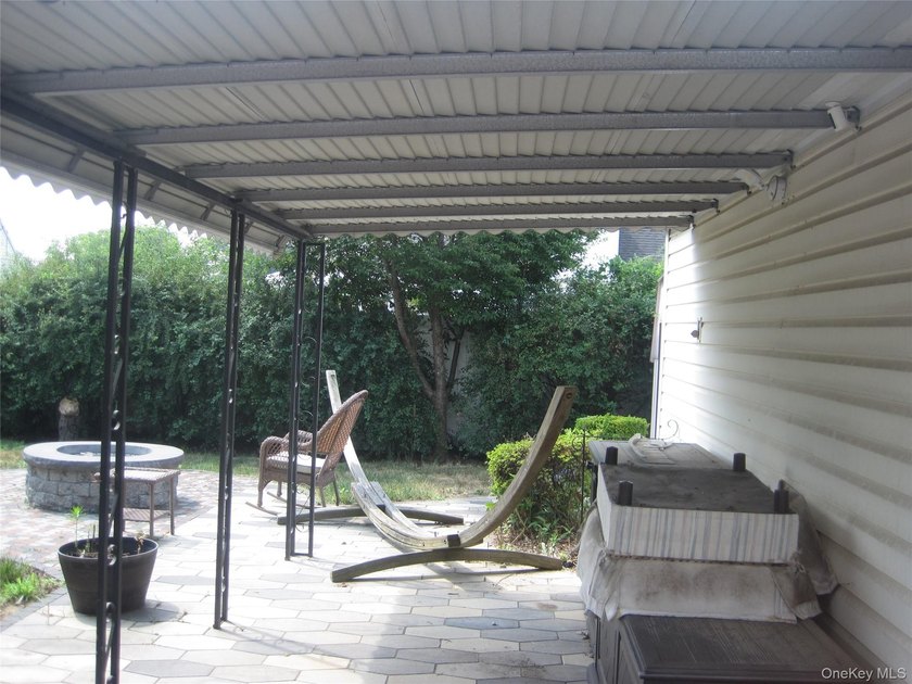 House Has *Good Bones* But Needs A Little Love. Attributes - photo 5