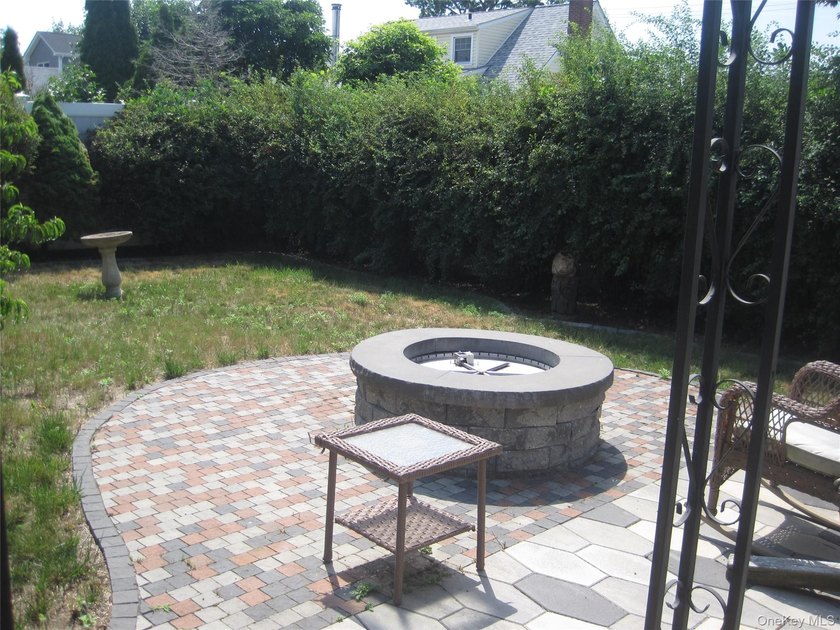 House Has *Good Bones* But Needs A Little Love. Attributes - photo 6
