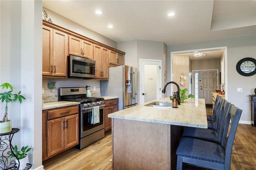 Built by Pridemark Homes, this immaculate ranch townhouse offers - photo 11