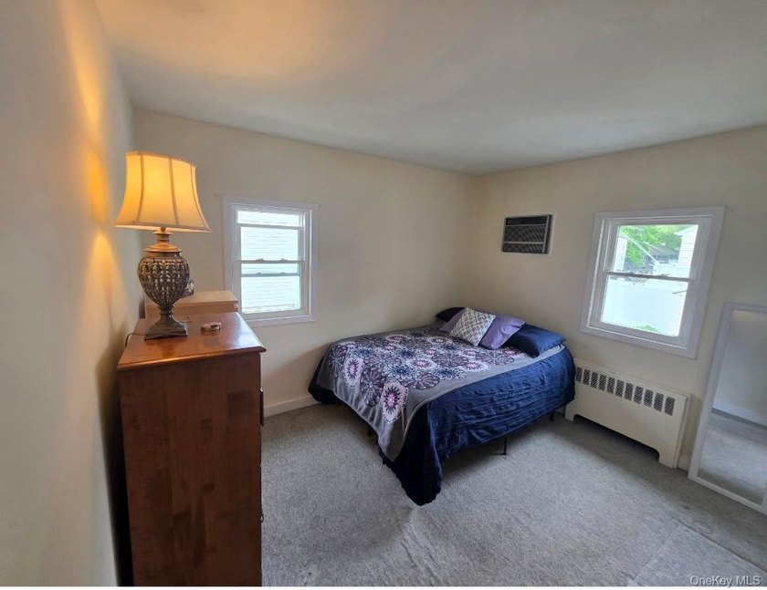 Beautiful 3 bedroom, 1 1/2 bath. Full basement with enclosed - photo 13