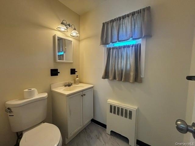 Beautiful 3 bedroom, 1 1/2 bath. Full basement with enclosed - photo 16