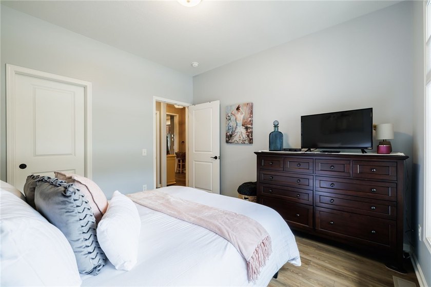 Built by Pridemark Homes, this immaculate ranch townhouse offers - photo 18