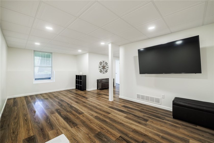 Built by Pridemark Homes, this immaculate ranch townhouse offers - photo 23