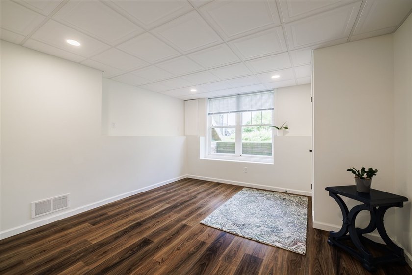 Built by Pridemark Homes, this immaculate ranch townhouse offers - photo 27