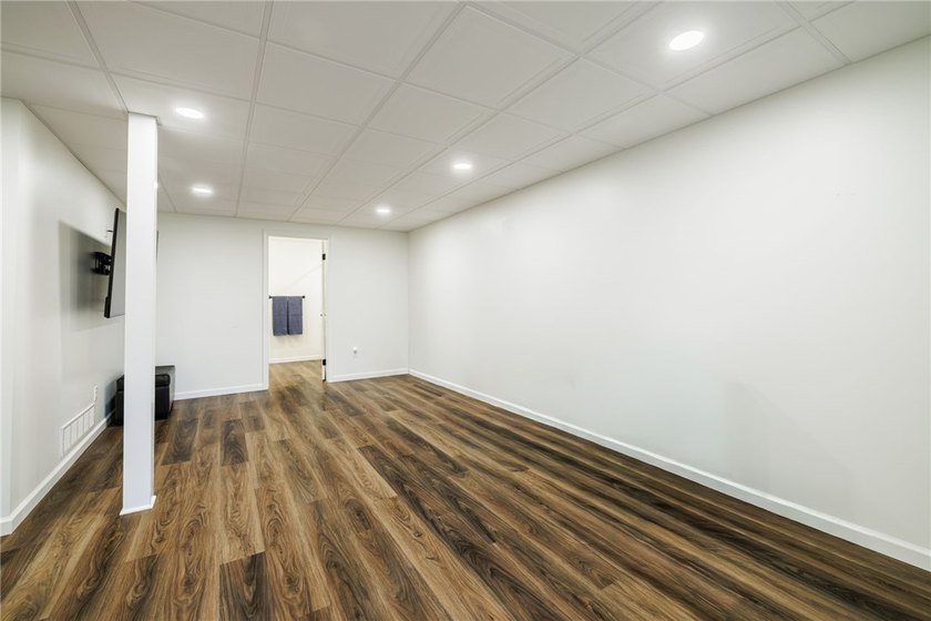 Built by Pridemark Homes, this immaculate ranch townhouse offers - photo 30