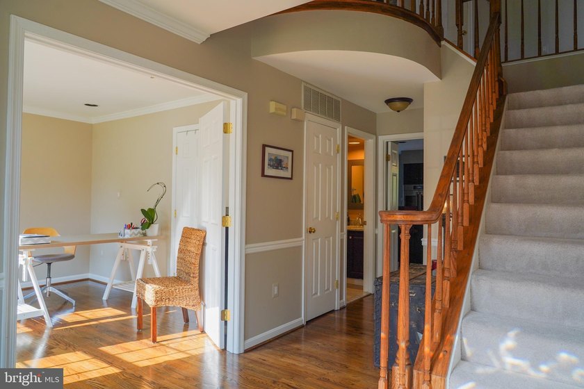 Meticulously maintained, move in ready: 4 Bedrooms, 3.5 baths - photo 3
