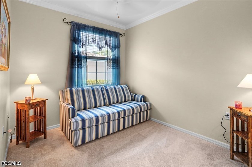 Check out this freshly painted super convenient first floor 2 - photo 4