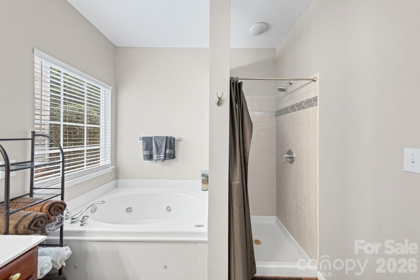 Welcome home to this stunning Hunter Oaks retreat featuring a - photo 21