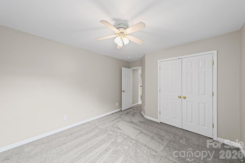Welcome home to this stunning Hunter Oaks retreat featuring a - photo 27
