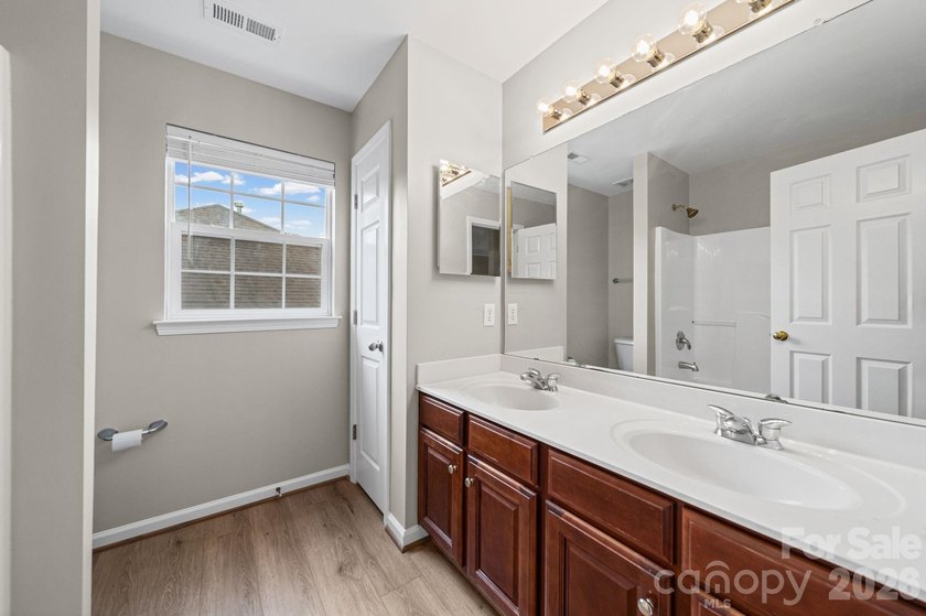 Welcome home to this stunning Hunter Oaks retreat featuring a - photo 32