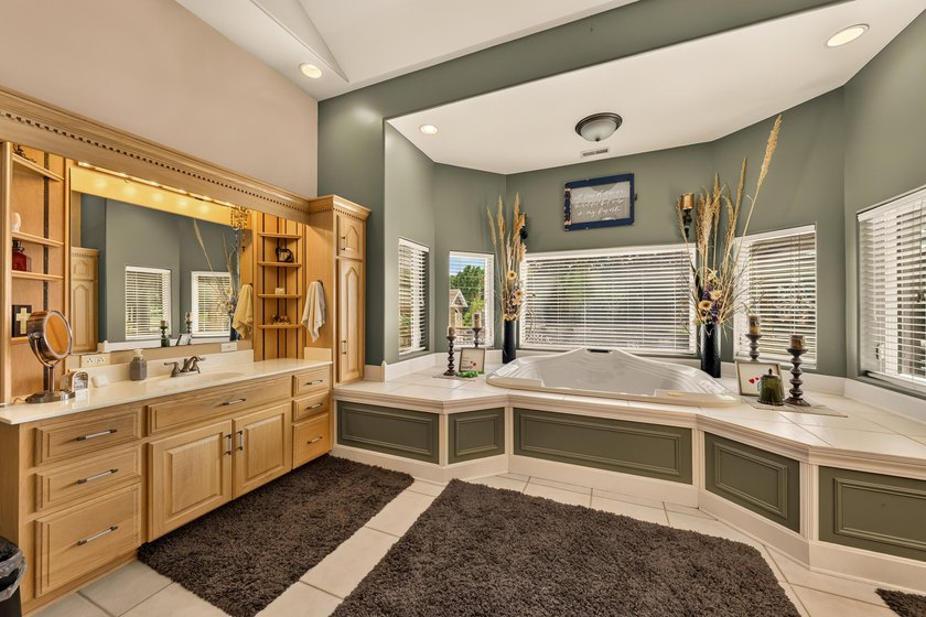 Welcome to a one-of-a-kind private retreat where luxury - photo 43
