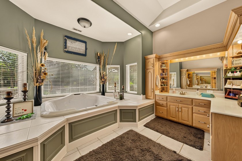 Welcome to a one-of-a-kind private retreat where luxury - photo 44