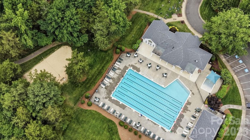 Welcome home to this stunning Hunter Oaks retreat featuring a - photo 44