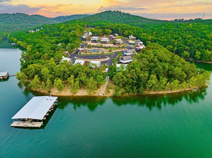 Luxury Lakefront Living - Table Rock Shore ResortNow offering - photo 4