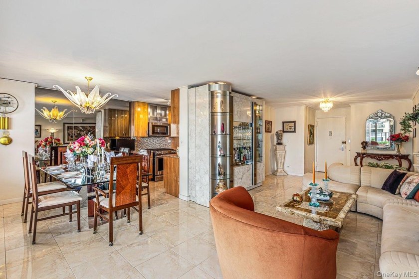 Experience effortless luxury in this beautifully renovated 3-BR - photo 10