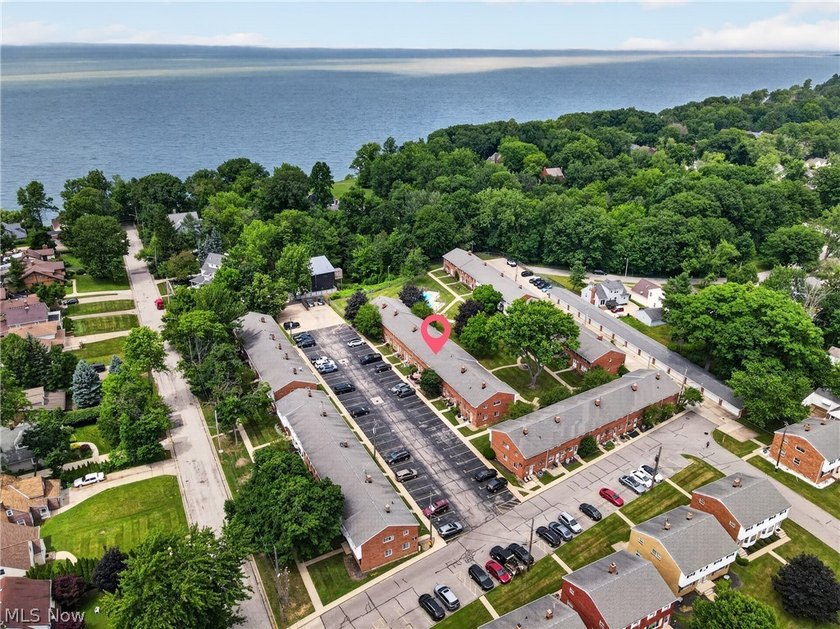 Amazing large and updated townhouse in a great location at 27651 - photo 4