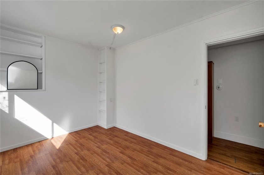 Family home, centrally located on a beautiful 0.25-acre lot just - photo 28