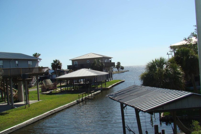 Step back to a simpler time in this charming coastal retreat - photo 18