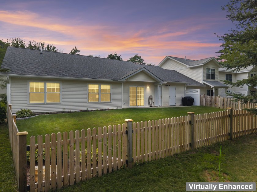 SItuated on a cul de sac this wonderful 3 bedroom / 2 bath ranch - photo 31