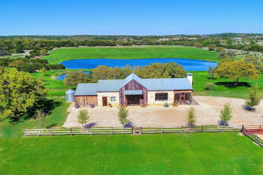 Welcome to a rare blend of bold Texas beauty &amp; modern luxury - photo 7
