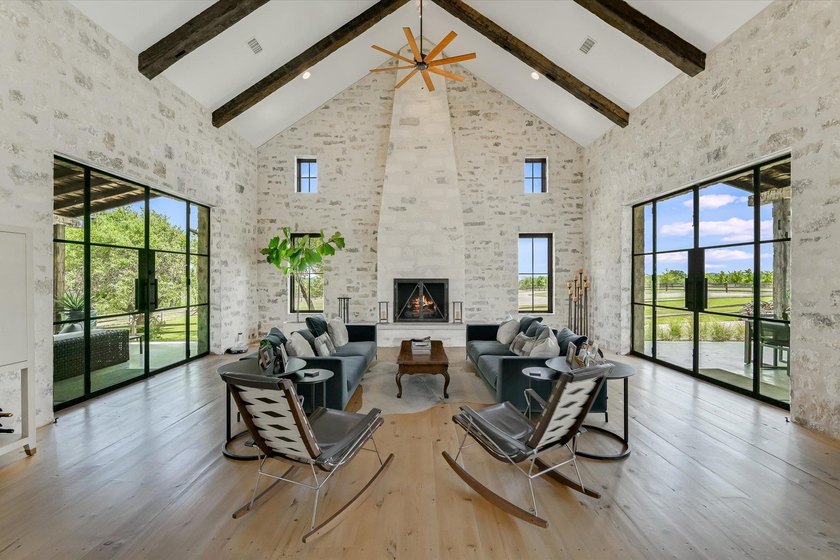 Welcome to a rare blend of bold Texas beauty &amp; modern luxury - photo 9