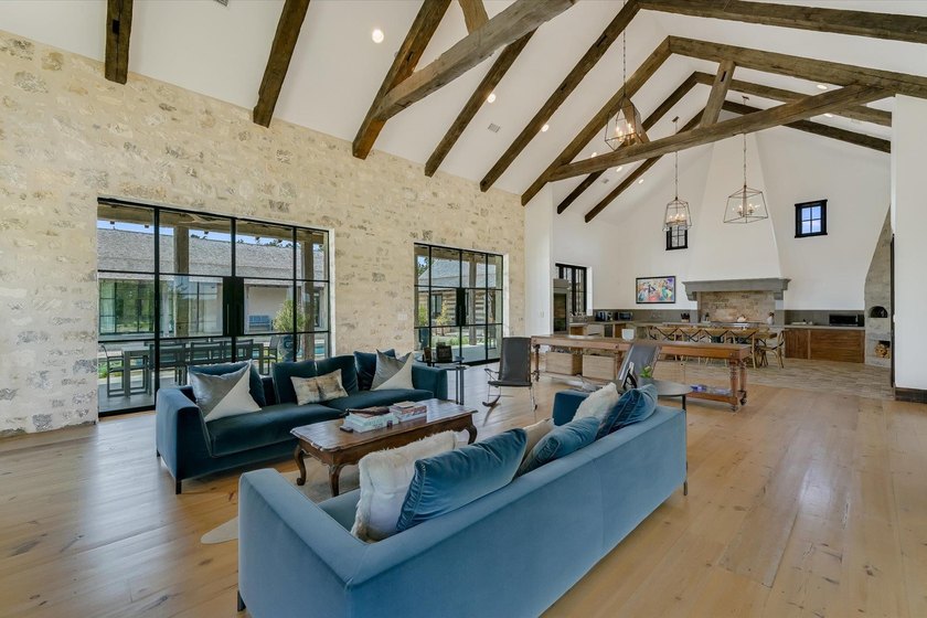 Welcome to a rare blend of bold Texas beauty &amp; modern luxury - photo 10