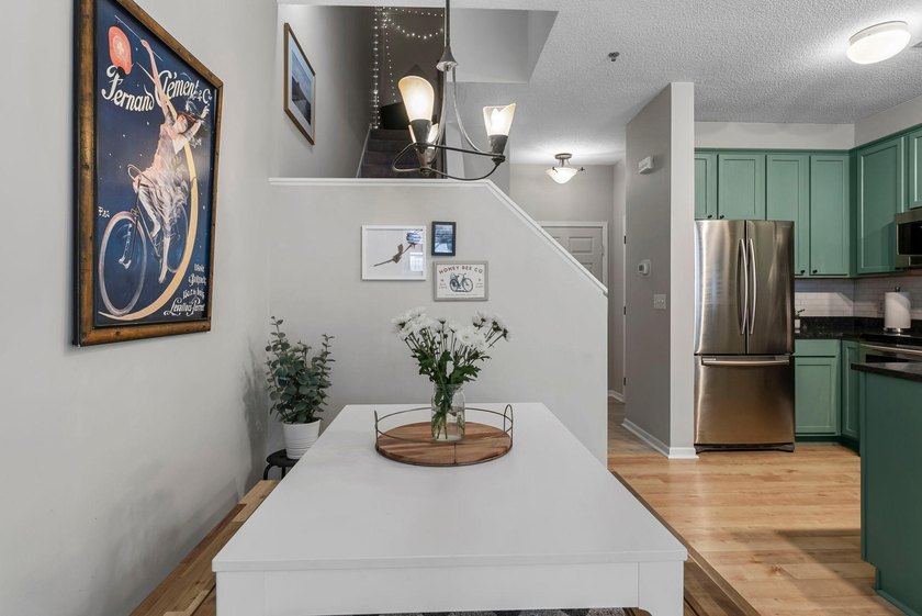 Rare North Loop townhome-style condo with private entry and - photo 8