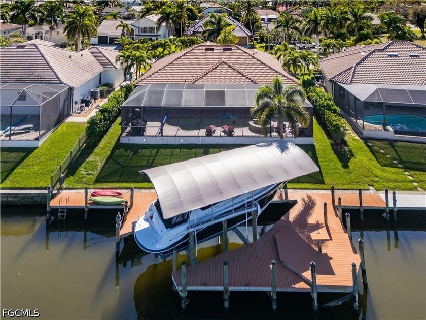 An exceptional sailboat-access waterfront retreat ideally - photo 2