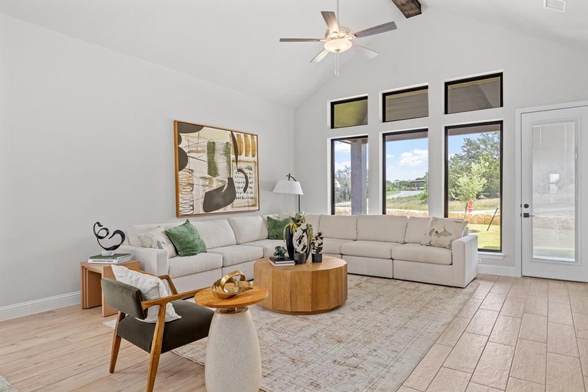 BRAND NEW CONSTRUCTION by Oakmont Homes. This charming garden - photo 7