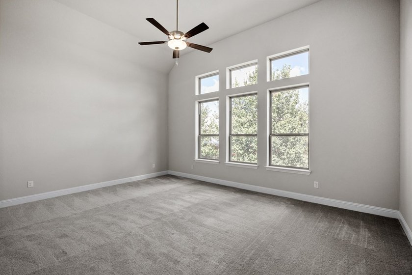 BRAND NEW CONSTRUCTION by Oakmont Homes. This charming garden - photo 7