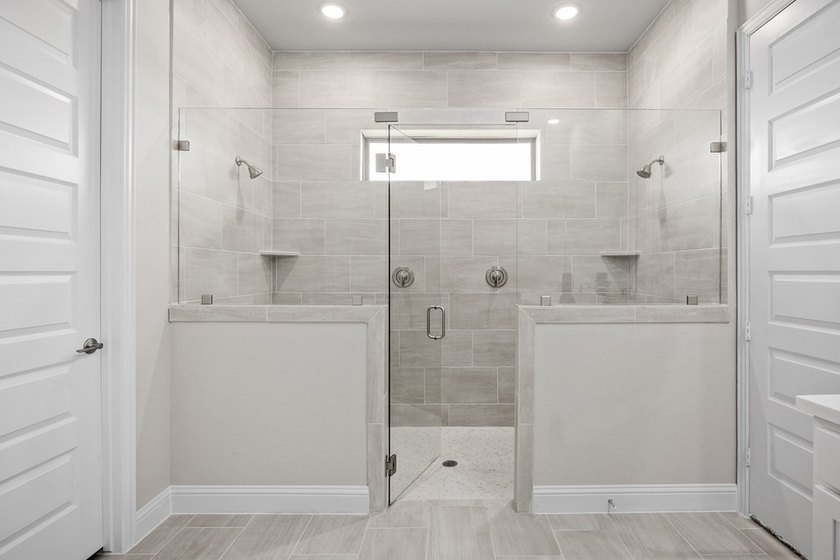 BRAND NEW CONSTRUCTION by Oakmont Homes. This charming garden - photo 9