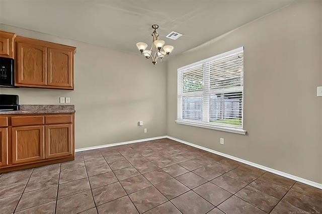 Welcome home to this beautifully maintained, one-owner 3-bedroom - photo 7