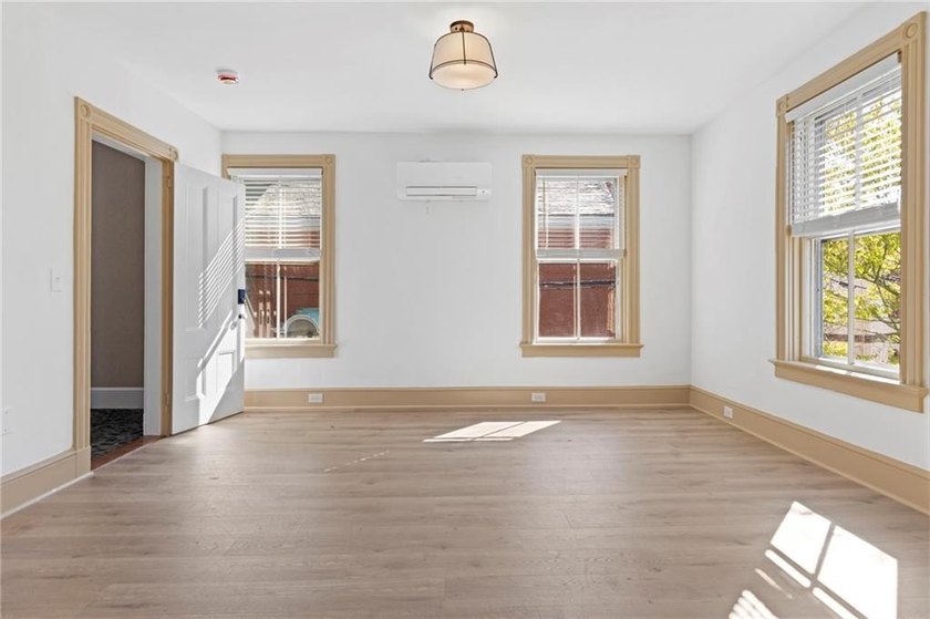 Location is everything in Newport and this unit puts you right - photo 17