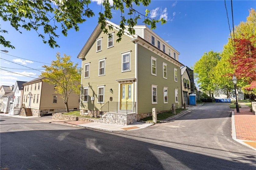 Location is everything in Newport and this unit puts you right - photo 24