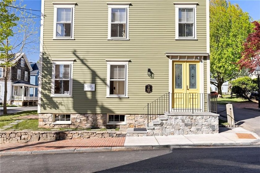 Location is everything in Newport and this unit puts you right - photo 25