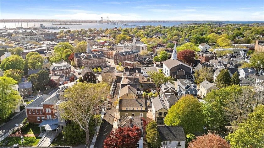 Location is everything in Newport and this unit puts you right - photo 31