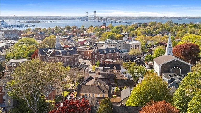 Location is everything in Newport and this unit puts you right - photo 32