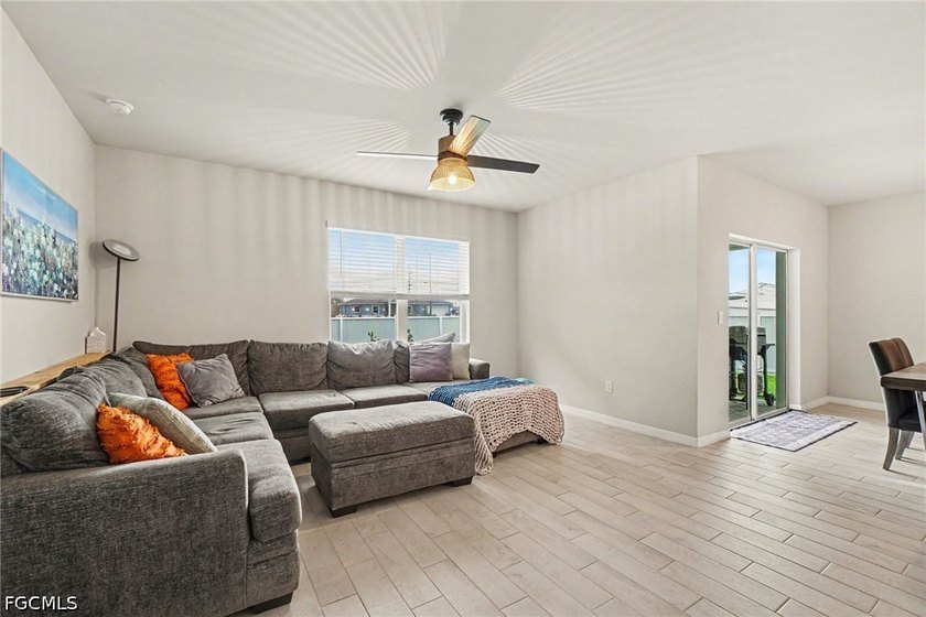 MOVE-IN READY and NO FLOOD INSURANCE REQUIRED! This fully fenced - photo 3