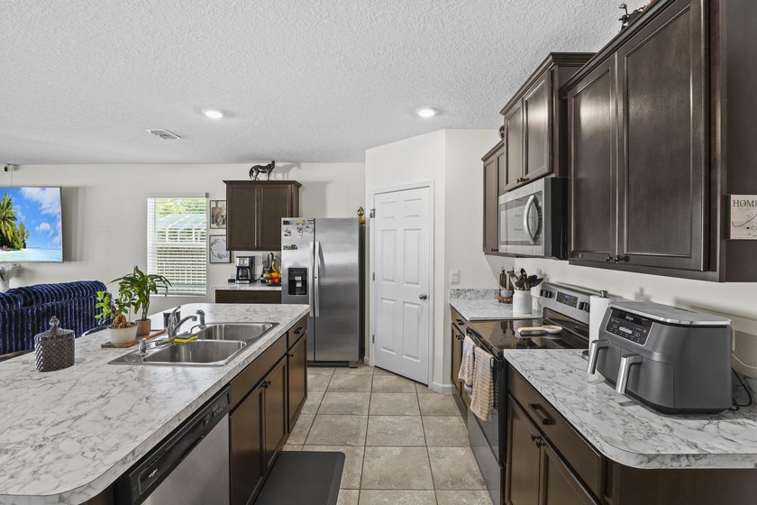 Location, location, location! Beautiful 4-bedroom, 2-bath home - photo 16