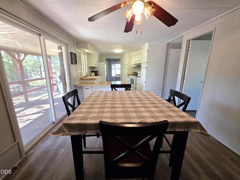 Welcome home to this beautifully maintained 3-bedroom - photo 7