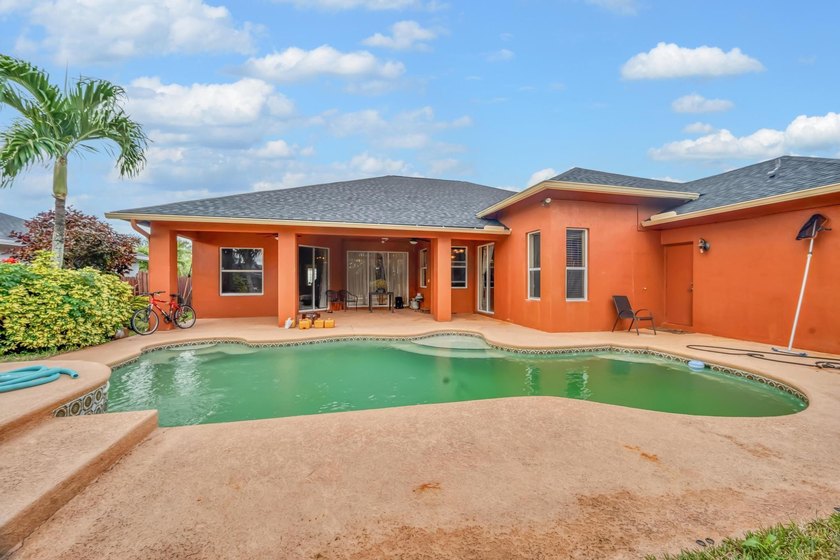 This single family home featuring a brand new roof installed in - photo 36