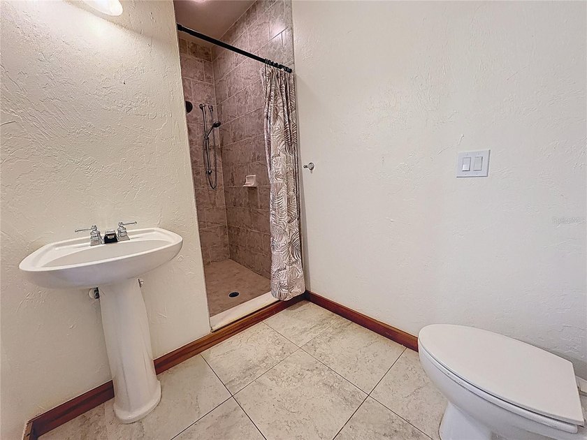 *** MOTIVATED SELLER - BRING ALL OFFERS. AVAILABLE FOR A QUICK - photo 31