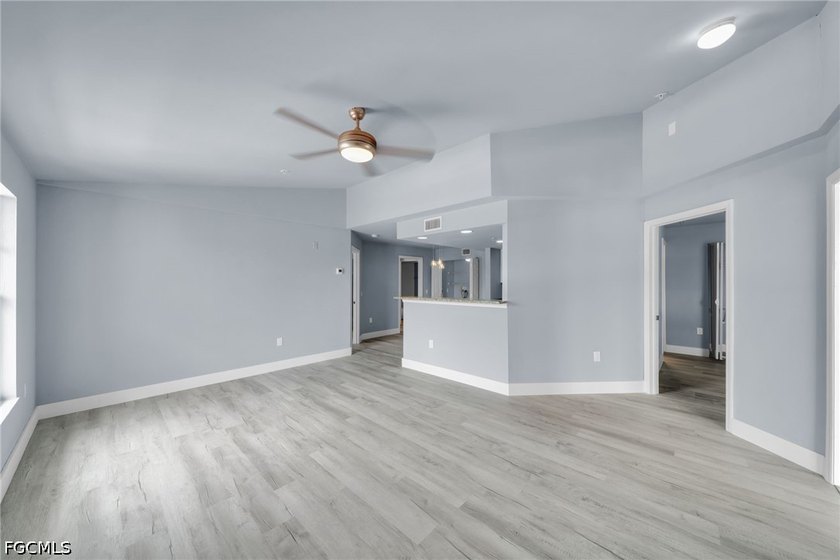 Don't miss this beautifully renovated 3rd-floor, 2-bedroom - photo 6