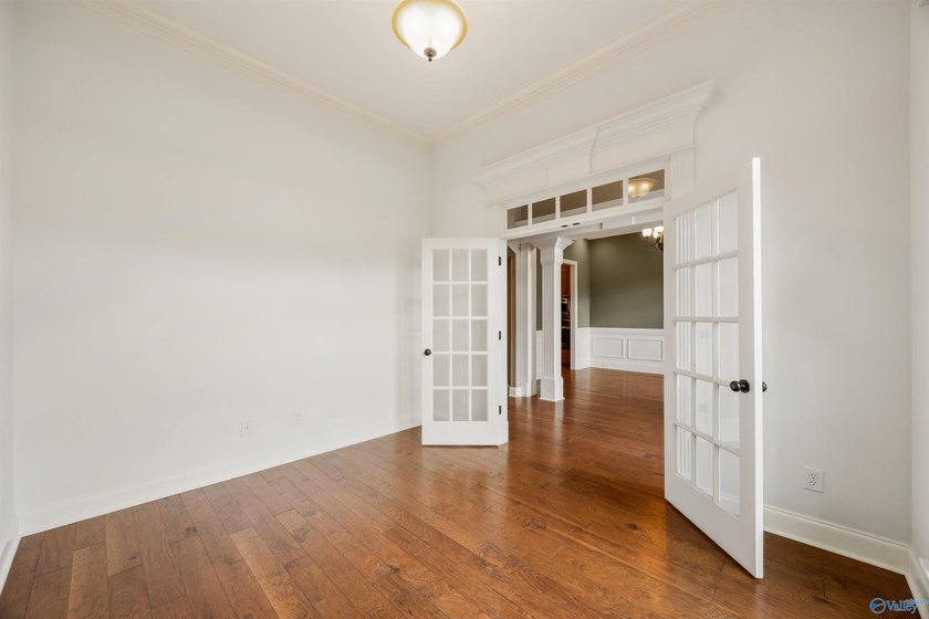Lake-view ranch featuring 4 bedrooms, 4 full baths, a spacious - photo 6