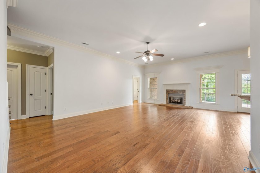 Lake-view ranch featuring 4 bedrooms, 4 full baths, a spacious - photo 7