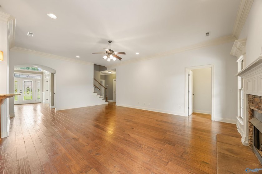 Lake-view ranch featuring 4 bedrooms, 4 full baths, a spacious - photo 9