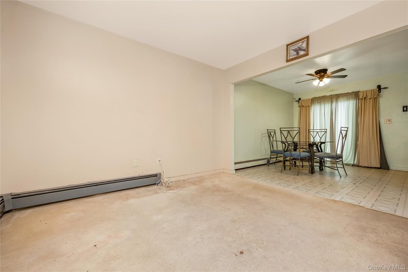 4-bedroom home with a flexible layout in Bay Shore and a - photo 12