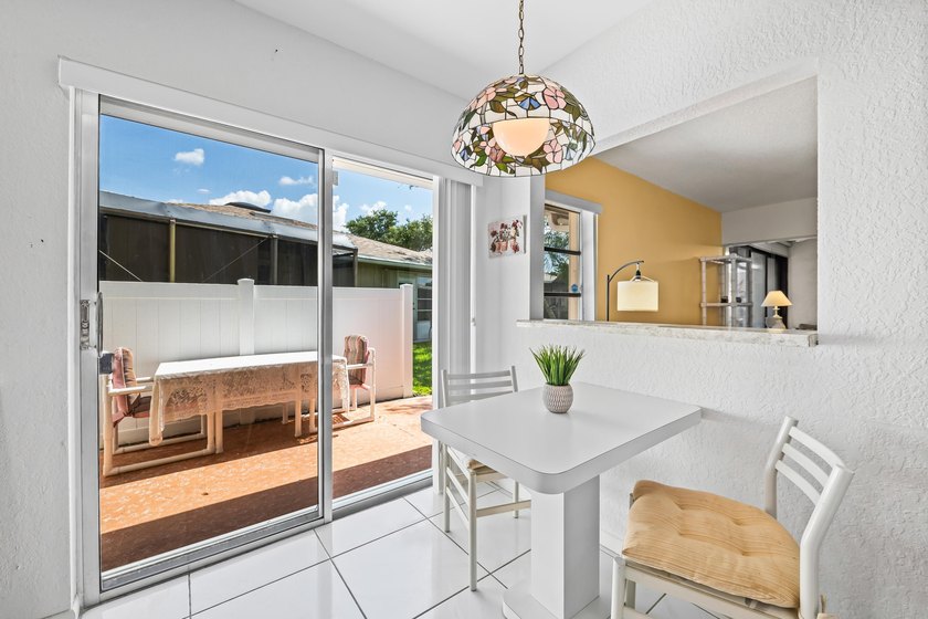 Move right into this beautifully maintained, fully furnished - photo 12